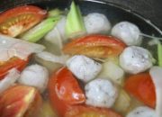 Công thức làm canh măng chua chả cá giải nhiệt mùa hè