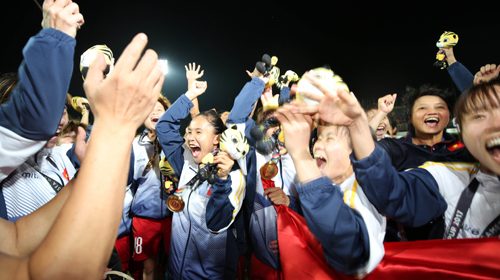 Trước thất bại đội tuyển bóng đá nam, đội tuyển bóng đá Nữ Việt Nam đã “đòi lại danh dự” với huy chương vàng Sea Game
