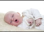 Trẻ sơ sinh thở khò khè khi ngủ. Nguyên nhân và cách chữa trị