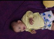 bé 6 tháng 1 tuần tuổi chơi ú òa với mẹ – chăm sóc mẹ và trẻ em