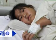 Sức khỏe của bé gái cõng khối u trên lưng | VTC