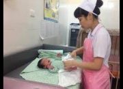 Cách Tắm Cho Trẻ Sơ Sinh, Chăm sóc trẻ sơ sinh Mẹ Nên Xem