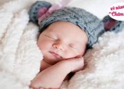 Kỹ Năng Chăm Sóc Bé – Lý do bất ngờ của việc không nên đội mũ cho trẻ sơ sinh