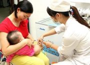 Trẻ sốt sau khi tiêm  vắc xin  có đáng lo ngại? Chăm sóc bé yêu.