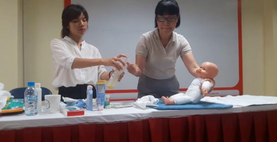 Hướng dẫn chăm sóc trẻ sơ sinh cho mẹ bầu