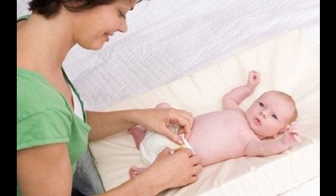 Hướng dẫn cách chăm sóc dây rốn cho trẻ sơ sinh. Chăm sóc trẻ sơ sinh