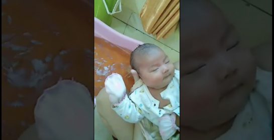 Tắm cho trẻ sơ sinh tại nhà , Tắm cho bé khi ngủ