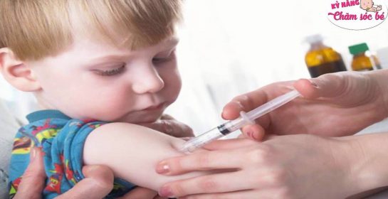 Kỹ Năng Chăm Sóc Bé – Cách Xử Lí Khi Trẻ Gặp Phản Ứng Phụ Sau Khi Tiêm Vắc Xin